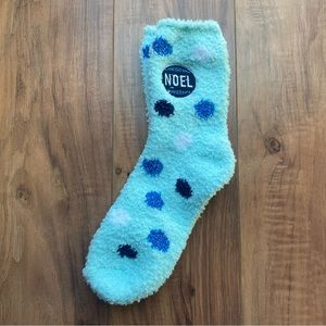 NWOT Women's Noel blue polkadot fuzzy socks